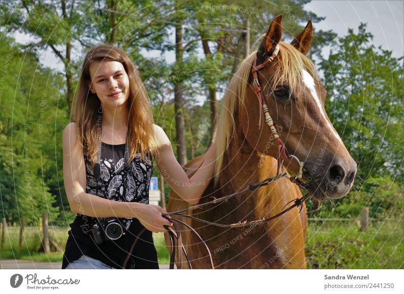 Christin and Emmi Joy Happy Body Relaxation Leisure and hobbies Safari Summer Summer vacation Equestrian sports Success Young woman Youth (Young adults) Woman