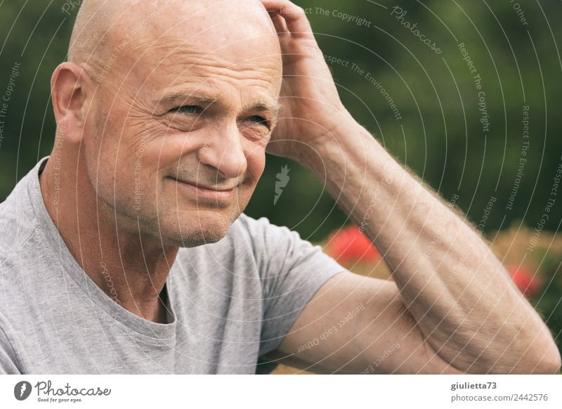 What's the answer? | UT Dresden Masculine Man Adults Male senior Senior citizen 1 Human being 45 - 60 years 60 years and older Bald or shaved head Observe Think