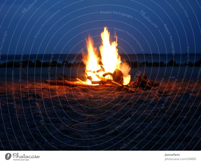 Fire camps 1 Beach Cliff Camping Night Long exposure Fireplace Blaze Brodtener Ufer Baltic Sea
