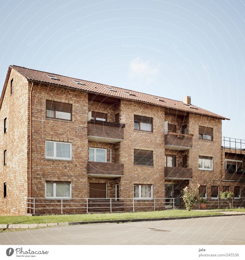 braunhausen Sky Plant Meadow House (Residential Structure) Manmade structures Building Architecture Facade Window Door Roof Blue Brown Green Colour photo