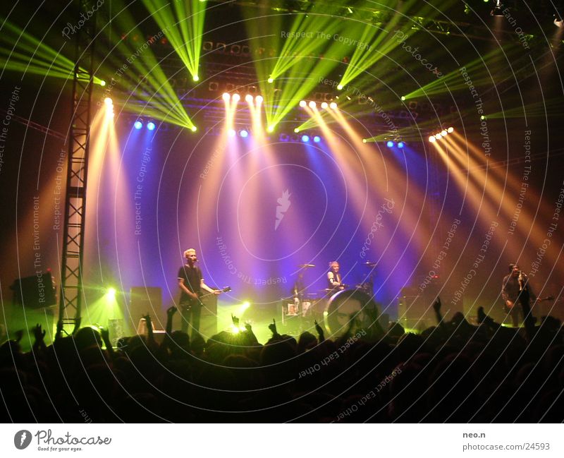 doctors in concert Concert Music Musical instrument loudness the doctors rod bela farin Rock music Guitar Floodlight String Punk Sound