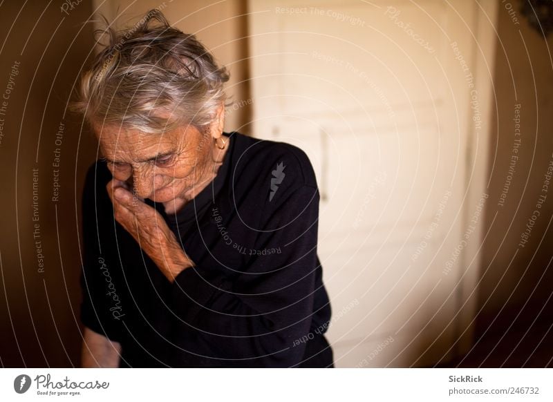 97.2 Woman Adults Female senior Grandmother 1 Human being 60 years and older Senior citizen Old Think Authentic Brown Emotions Fatigue Loneliness Meditative