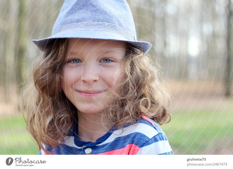Way of life with a hat all the way. Child Boy (child) Infancy Life 1 Human being 8 - 13 years Summer Hat Blonde Long-haired Curl Smiling Cool (slang) Brash