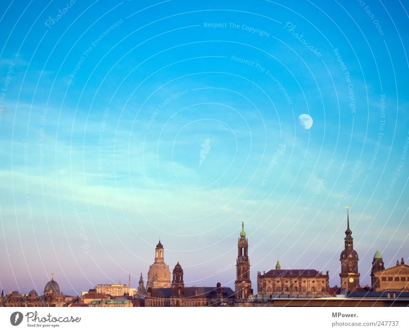 DD Town Capital city Old town Manmade structures Tourist Attraction Landmark Monument Culture Dresden Saxony Frauenkirche Religion and faith Church spire Moon