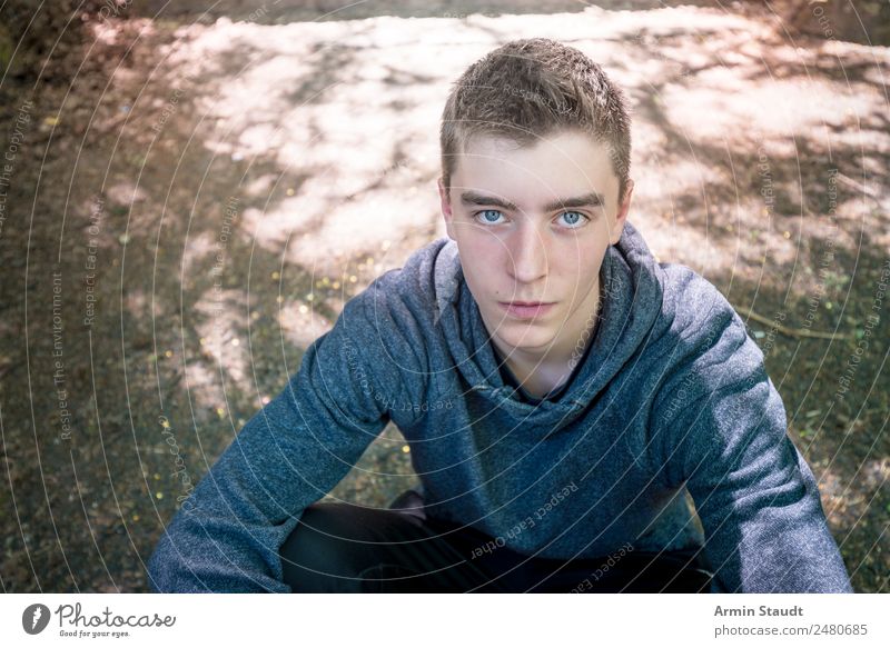 Portrait of a teenager sitting on the floor Lifestyle Style already Face Senses Calm Trip Human being Masculine Young man Youth (Young adults) 1 13 - 18 years