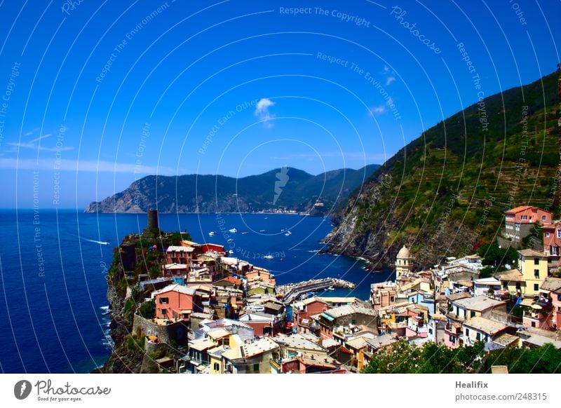 Vernazza I Vacation & Travel Tourism Summer vacation Ocean Waves Hiking Sailing Dive Landscape Sky Clouds Beautiful weather Mountain Coast Mediterranean sea