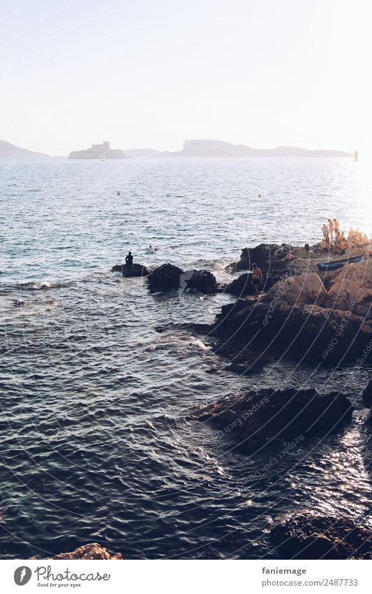 le soir à la mer Lifestyle Environment Nature Landscape Cloudless sky Beautiful weather Rock Waves Coast Hot Marseille Mediterranean sea Ocean Glittering