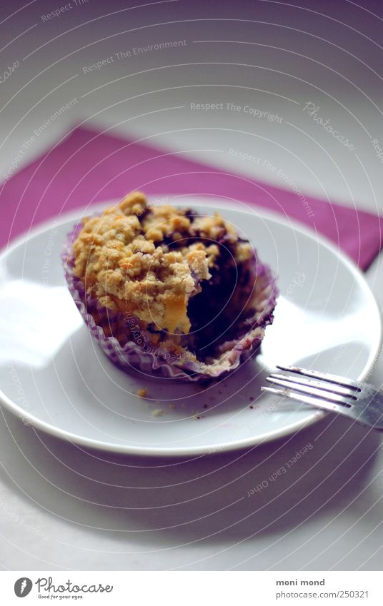Baubeer Muffin Food Dough Baked goods Cake Candy To have a coffee Vegetarian diet Plate Fork Fragrance To enjoy Good Beautiful Delicious Natural Juicy Violet