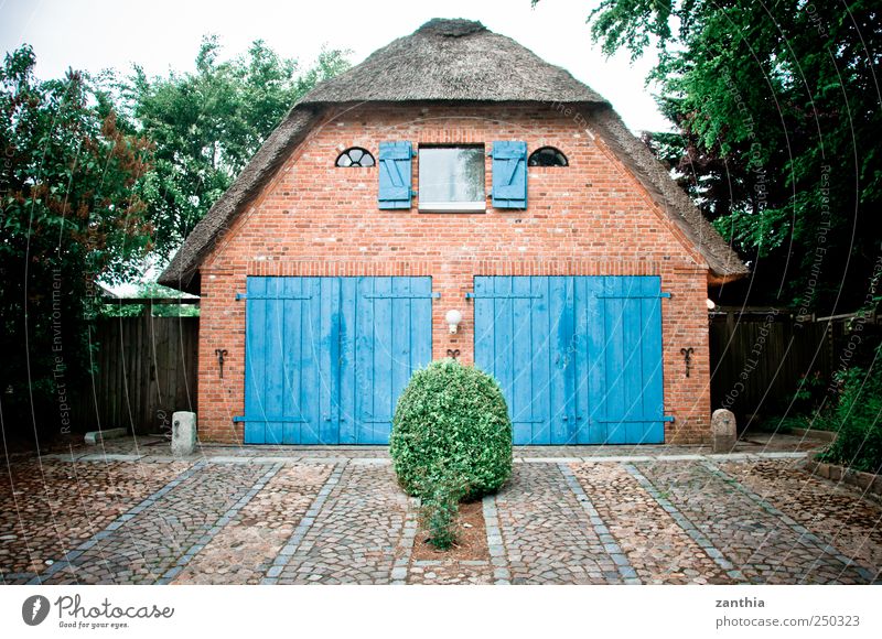 garage Deserted House (Residential Structure) Manmade structures Architecture Clean Blue Brown Green Red Esthetic Relaxation Tourism Tradition Logistics Change