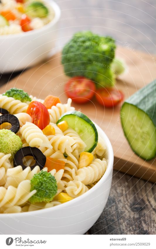 Pasta salad Food Vegetable Lettuce Salad Dough Baked goods Nutrition Organic produce Vegetarian diet Bowl Fresh Healthy Good Green Red Cucumber Tomato Olive
