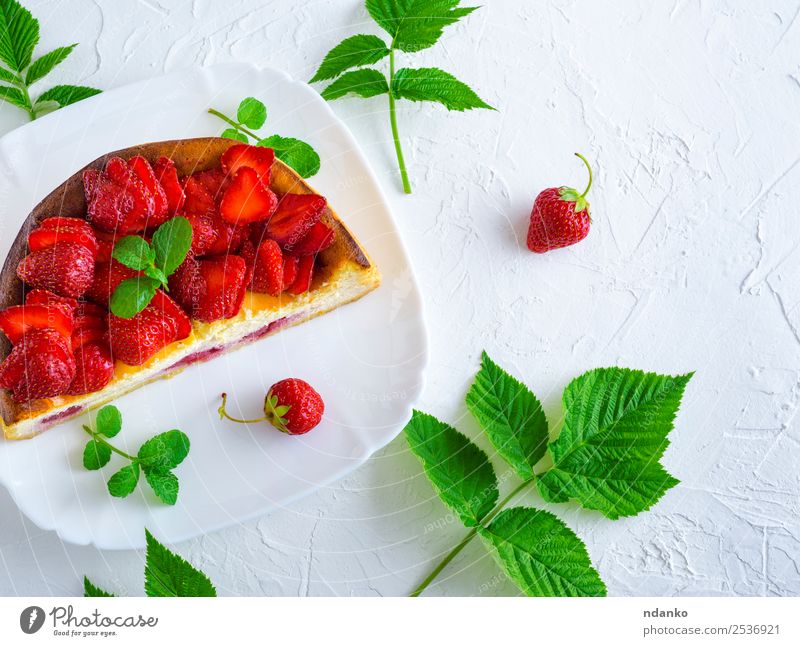 half cheesecake with fresh strawberries Cheese Fruit Dessert Nutrition Plate Table Leaf Fresh Bright Delicious Green Red White Colour Strawberry Berries food