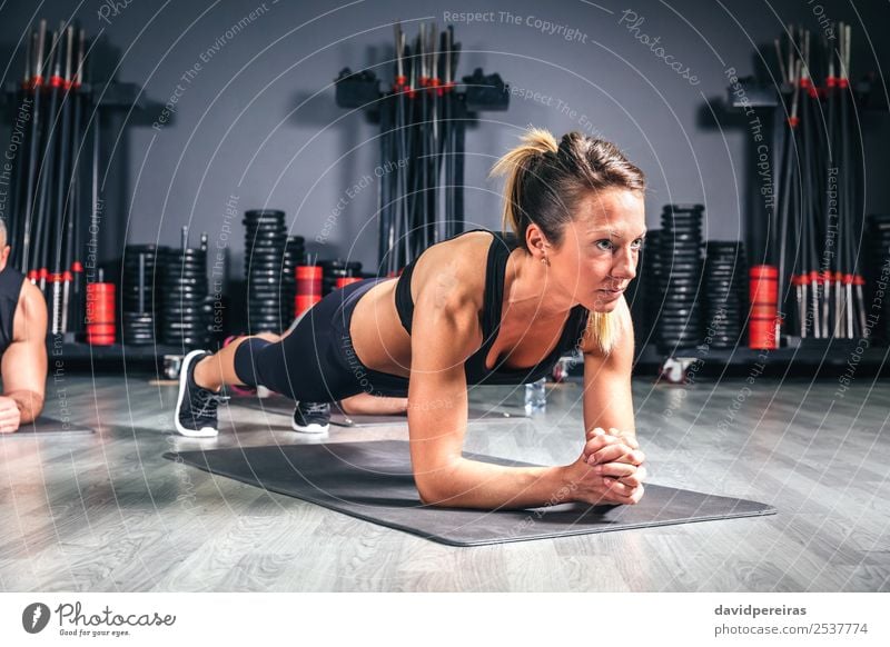 Woman doing push ups in fitness class Happy Body Sports School Adults Man Arm Group Fitness Authentic Muscular Strong pushup Core Practice Gymnasium Musculature