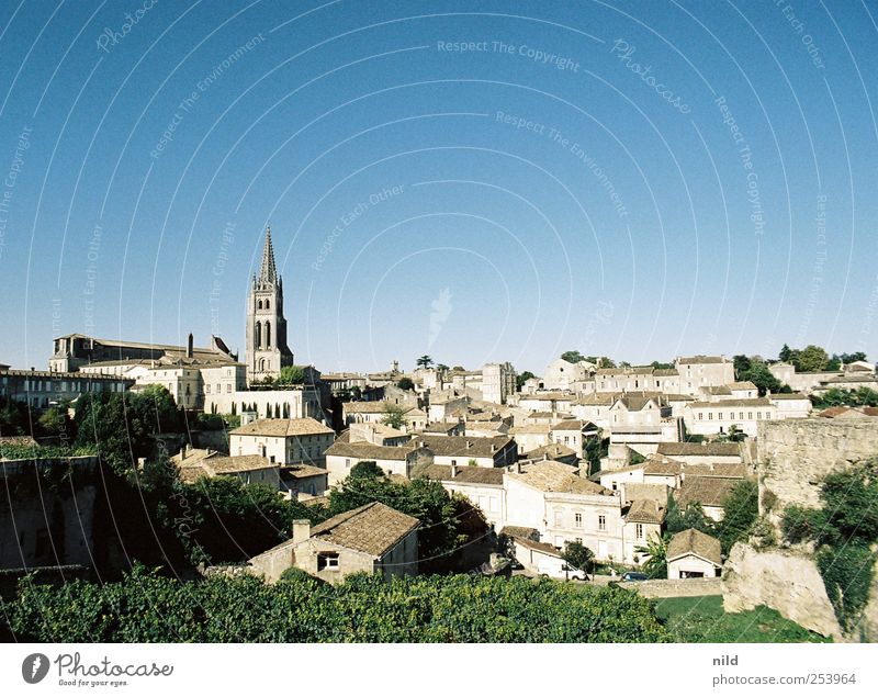 Saint-Émilion Vacation & Travel Tourism Sightseeing City trip Summer Bordeaux Medieval times Old town Town Small Town Church Roof Stone
