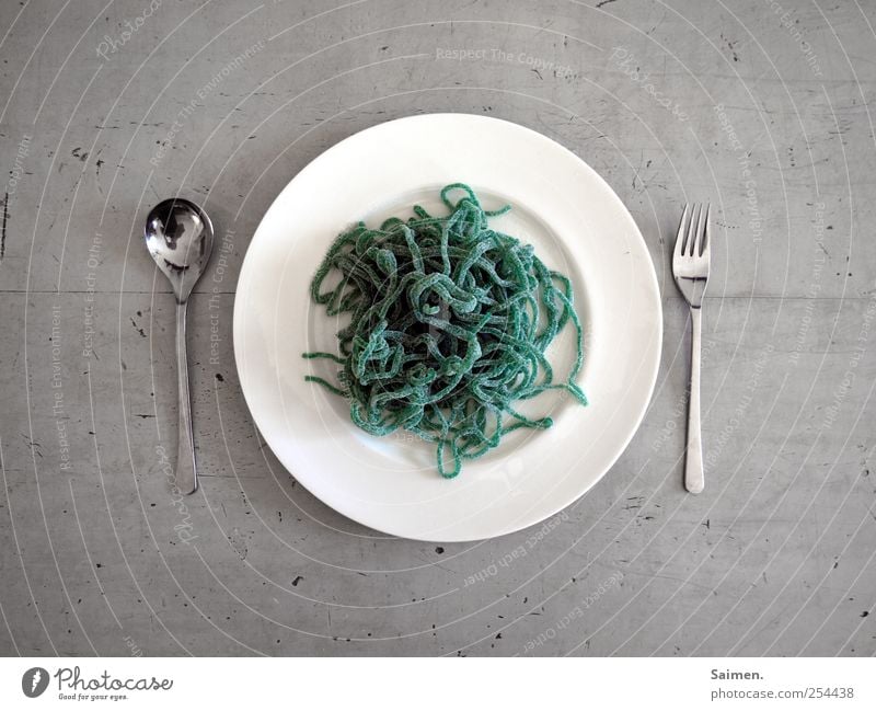 medusa-skalp Food Candy Nutrition Lunch Crockery Plate Cutlery Fork Spoon Table Sweet Green Spaghetti Colour photo Subdued colour Interior shot Close-up