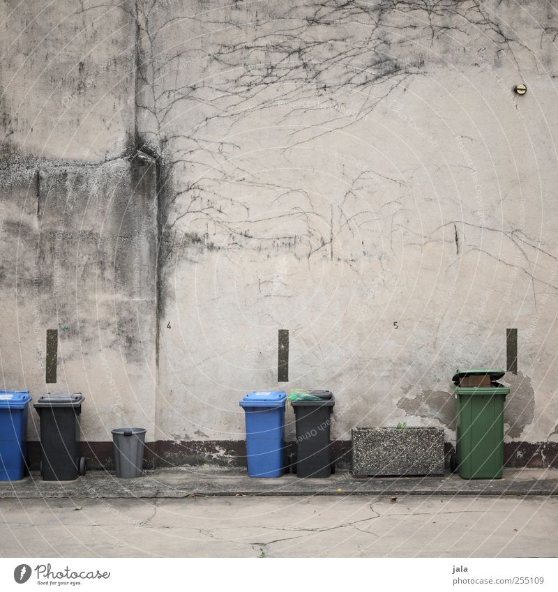 backyard trash Places Wall (barrier) Wall (building) Facade Concrete Concrete wall Gloomy Town Trash container Recycling Parking lot Arrangement Petit bourgeois