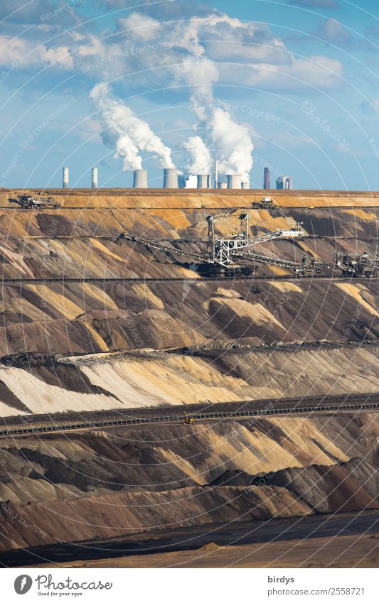 Garzweiler 2 opencast lignite mine, a coal-fired power station in the background, North Rhine-Westphalia Work and employment Workplace co2 Energy industry