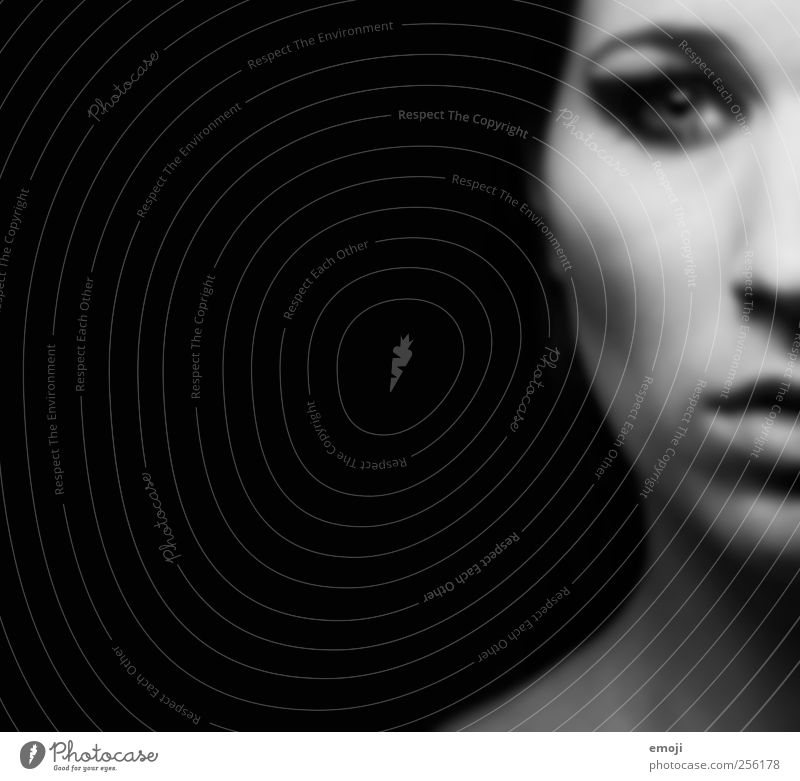 Cleopatra Feminine Androgynous Young woman Youth (Young adults) Face 1 Human being 18 - 30 years Adults Dark Creepy Rebellious Black Black & white photo