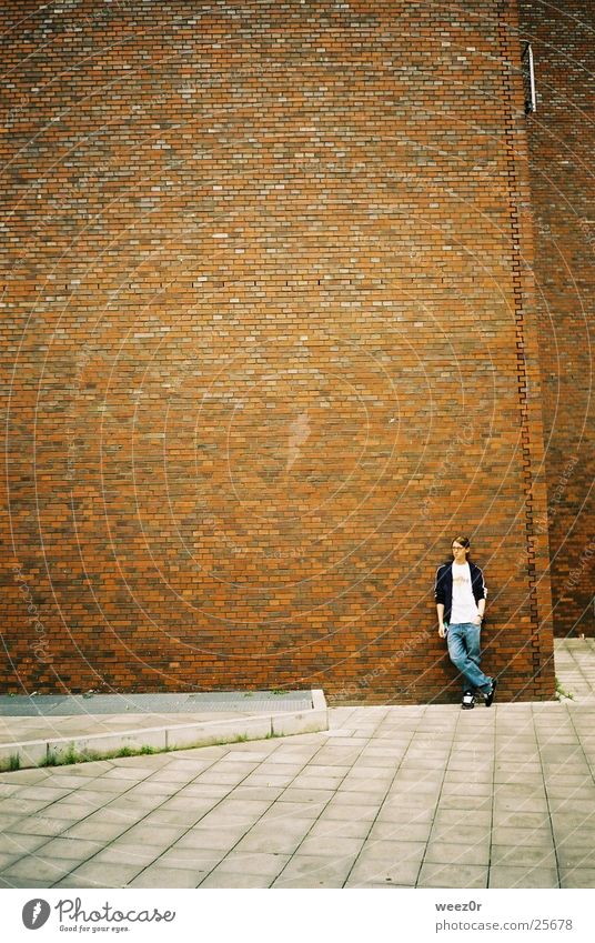 wenigkeit Calm House (Residential Structure) Human being Young man Youth (Young adults) 1 Museum Downtown Industrial plant Architecture Wall (barrier)