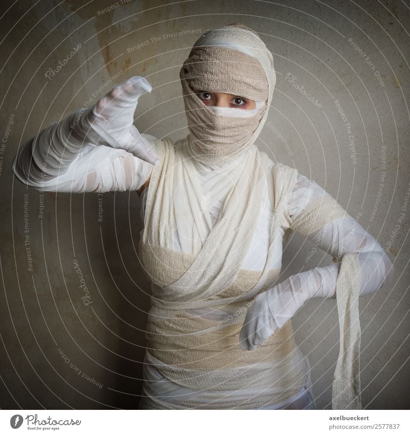 female mummy - Halloween costume Lifestyle Leisure and hobbies Party Feasts & Celebrations Carnival Hallowe'en Human being Feminine Young woman