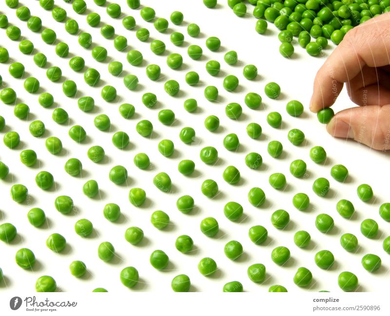 Pea Counter II Human being Hand Thrifty Accuracy Testing & Control Meticulous Symbols and metaphors Peas 1 Person Landscape format in a row Compulsion