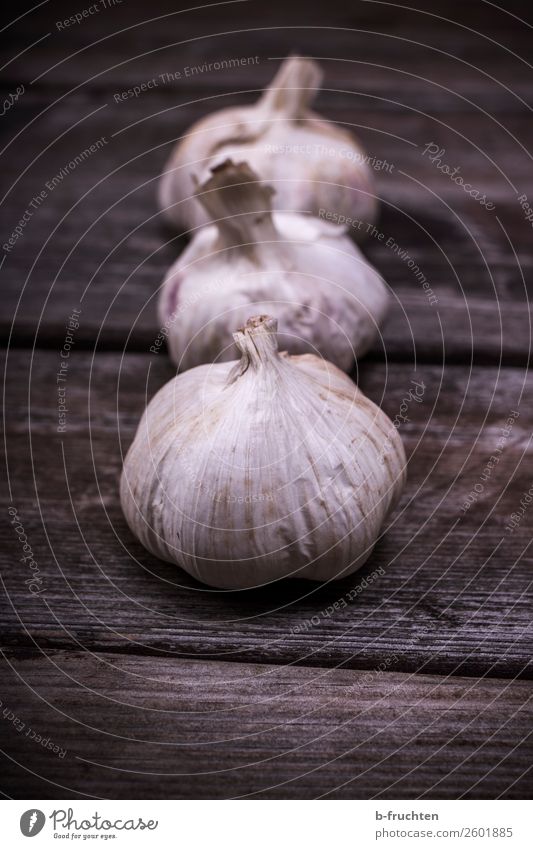 garlic Food Vegetable Organic produce Healthy Eating Cook Kitchen Wood Select Shopping Dark Fresh Garlic bulb Leek vegetable Clove of garlic 3 Row Ingredients