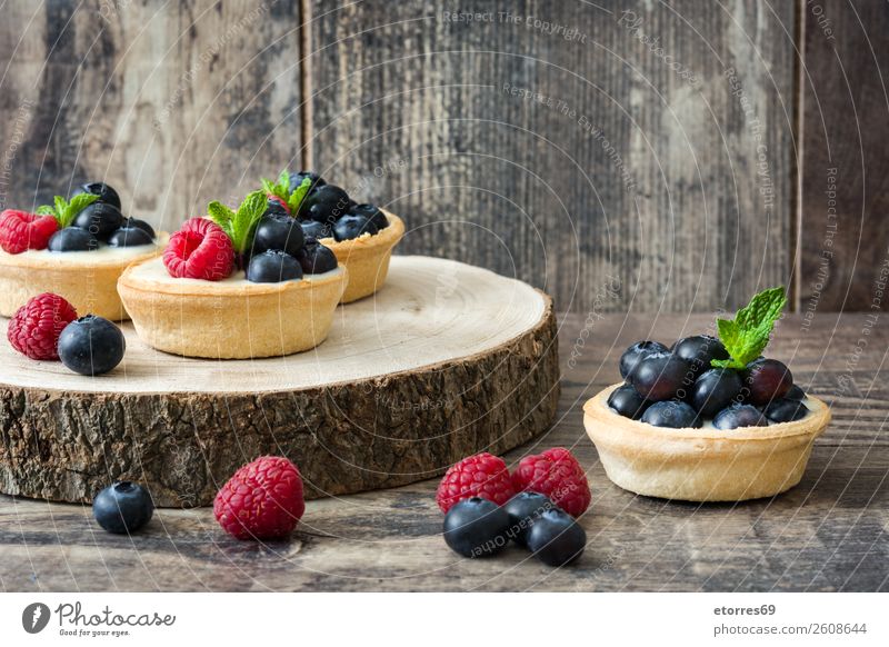 Delicious tartlets with raspberries and blueberries Tartlet Blueberry Raspberry Fruit Dessert Food Healthy Eating Food photograph Dish Cream custard Snack