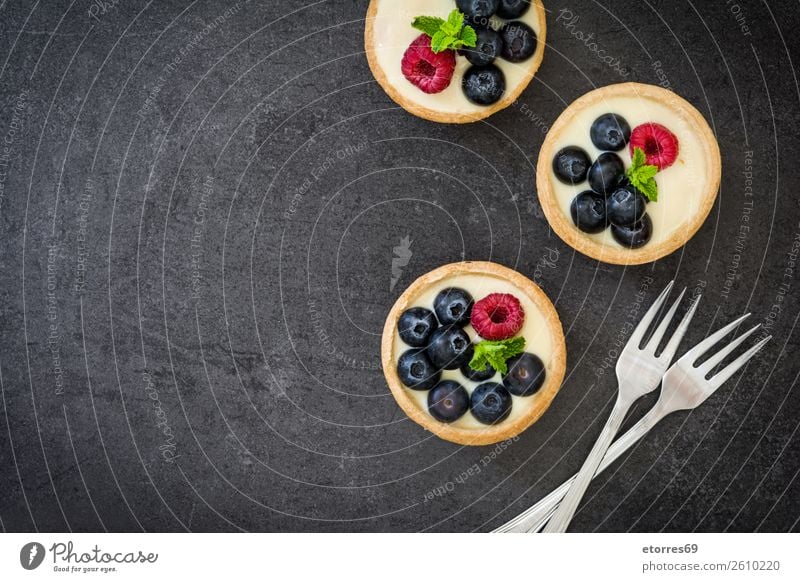 Delicious tartlets with raspberries and blueberries Tartlet Blueberry Raspberry Fruit Dessert Food Healthy Eating Food photograph Dish Cream custard Snack