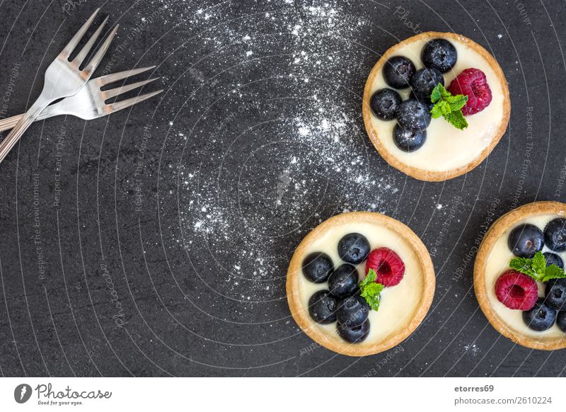 Delicious tartlets with raspberries and blueberries Tartlet Blueberry Raspberry Fruit Dessert Food Healthy Eating Food photograph Dish Cream custard Snack