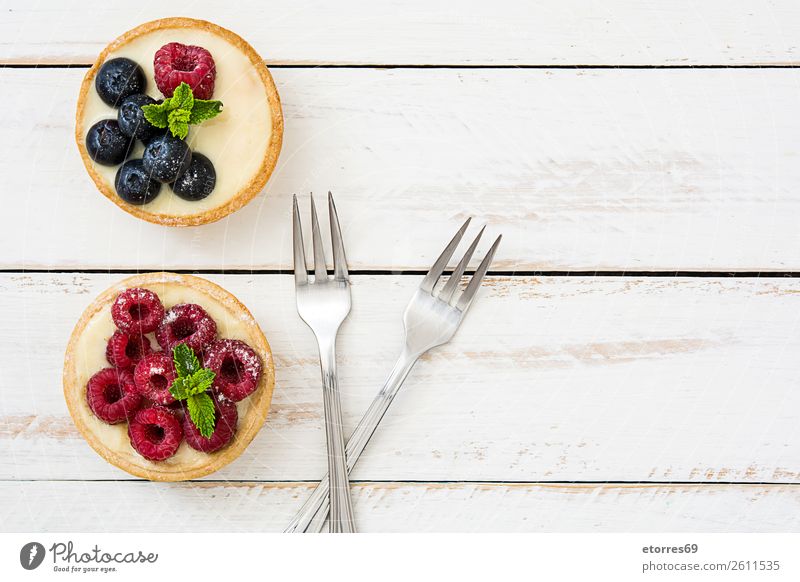 Delicious tartlets with raspberries and blueberries Tartlet Blueberry Raspberry Fruit Dessert Food Healthy Eating Food photograph Cream custard Snack glazed