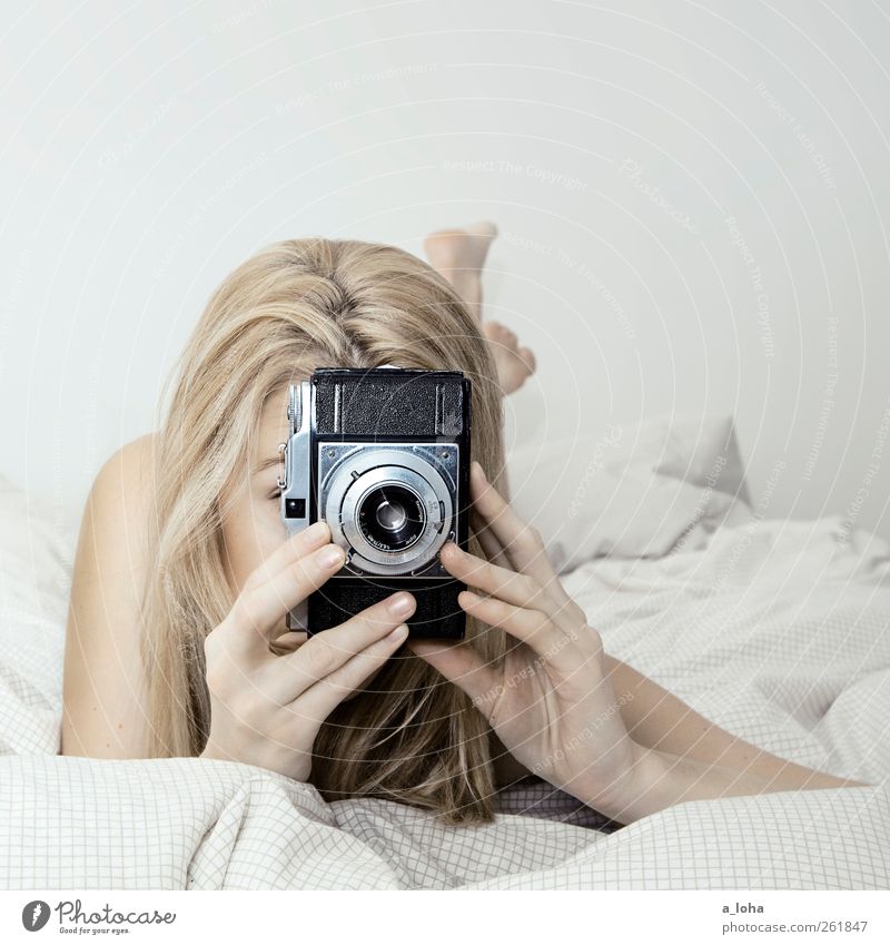 *¶ 200 the girl with the camera ¶ Bed Camera Feminine Woman Adults Blonde Long-haired Collector's item To hold on Lie Retro Thin Eroticism Soft Nostalgia Dream