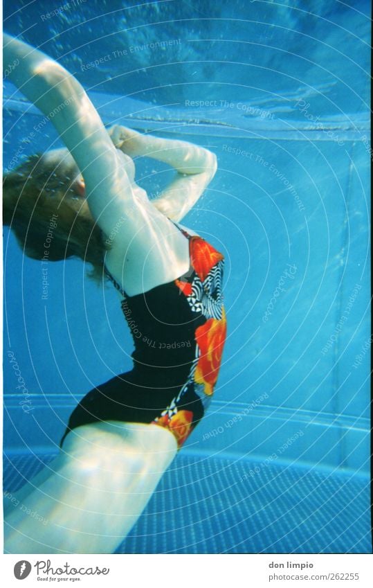 go underground Swimming & Bathing Dive Swimsuit Retro Analog Woman Blue Keep sth. closed  Beautiful Athletic Water Aquatics Stretching Bend Reflection Bubble