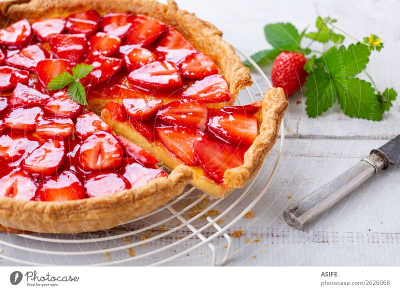 Strawberry tart Cheese Fruit Dessert Cutlery Summer Table Leaf Wood Fresh Red White Baked goods puff pastry Portion cake Home-made Pie Crust cream Berries