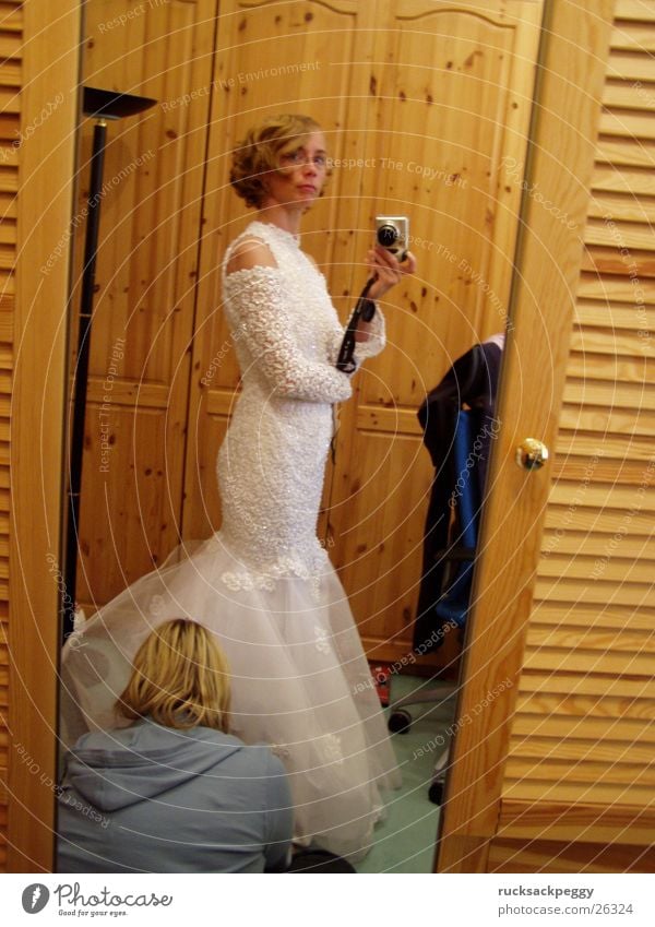 final polish Wedding Preparation Mirror Mirror image Wedding dress Bride Dress Sewing Change Model Woman self-portrait big day