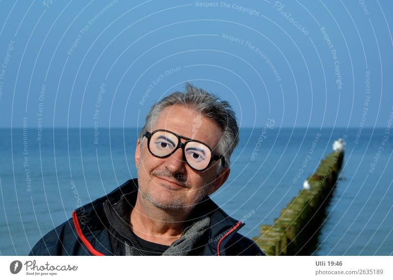 Funny glasses. Joy Face Well-being Relaxation Leisure and hobbies Trip Beach Ocean Human being Man Adults Male senior Head 1 60 years and older Senior citizen