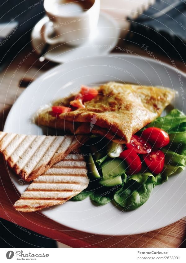 Delicious breakfast in a café: omelet, salad and toast Food Nutrition Breakfast Organic produce Vegetarian diet Diet To enjoy Omelette Toast Lettuce Tomato Café