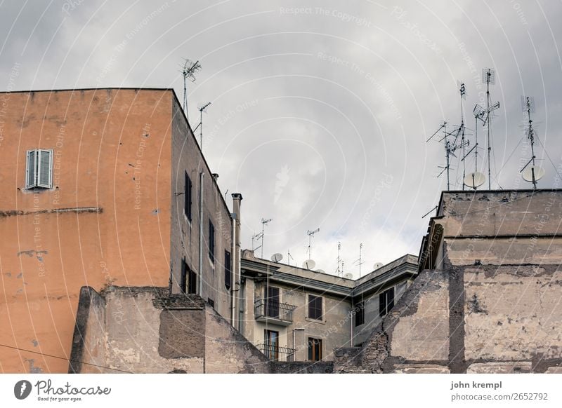 Rome XIII - The Eternal City Italy House (Residential Structure) High-rise Manmade structures Building Architecture Wall (barrier) Wall (building) Antenna