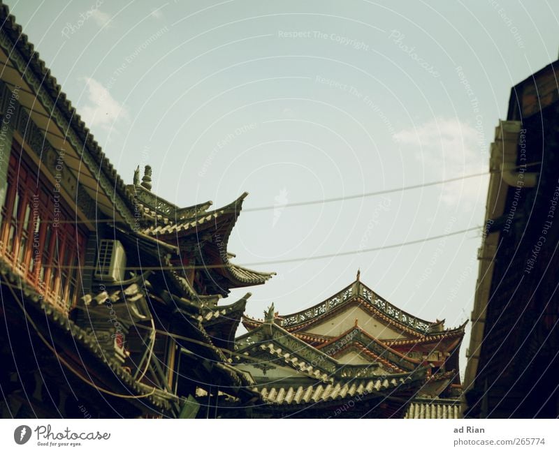 roof Sky Clouds Dali China Yunnan Downtown Old town Skyline Deserted House (Residential Structure) Facade Roof Eaves Historic Colour photo Exterior shot