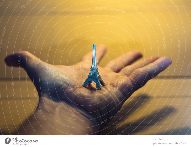 Eiffel Tower Hand Palm of the hand To hold on Indicate Presentation Paris Souvenir Landmark France Tourism Toys Replication Small diminution Copy Space