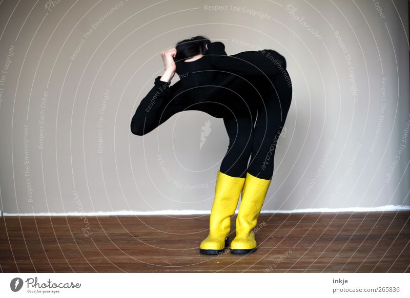 Communicate nonverbally Lifestyle Room Body 1 Human being Sweater Tights Rubber boots Observe Make Looking Stand Exceptional Cool (slang) Yellow Black Emotions