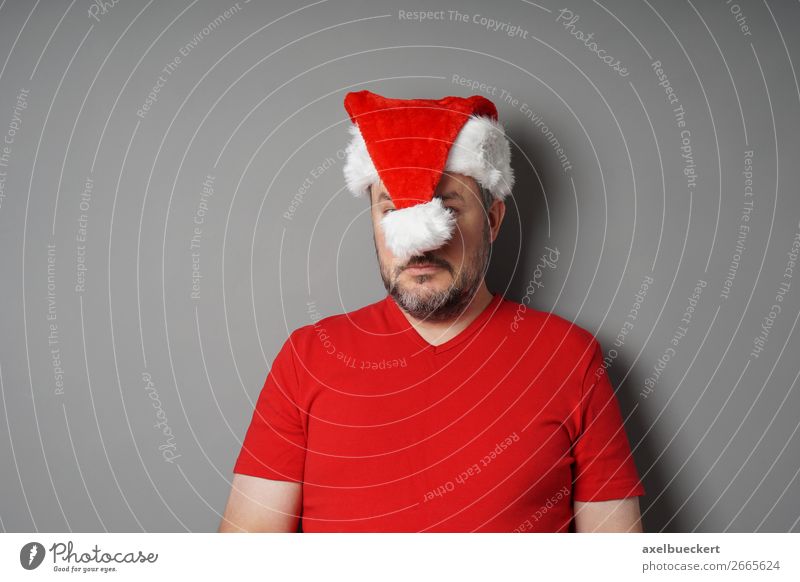 Christmas depression Winter Feasts & Celebrations Christmas & Advent Human being Masculine Man Adults 1 30 - 45 years 45 - 60 years T-shirt Cap Facial hair