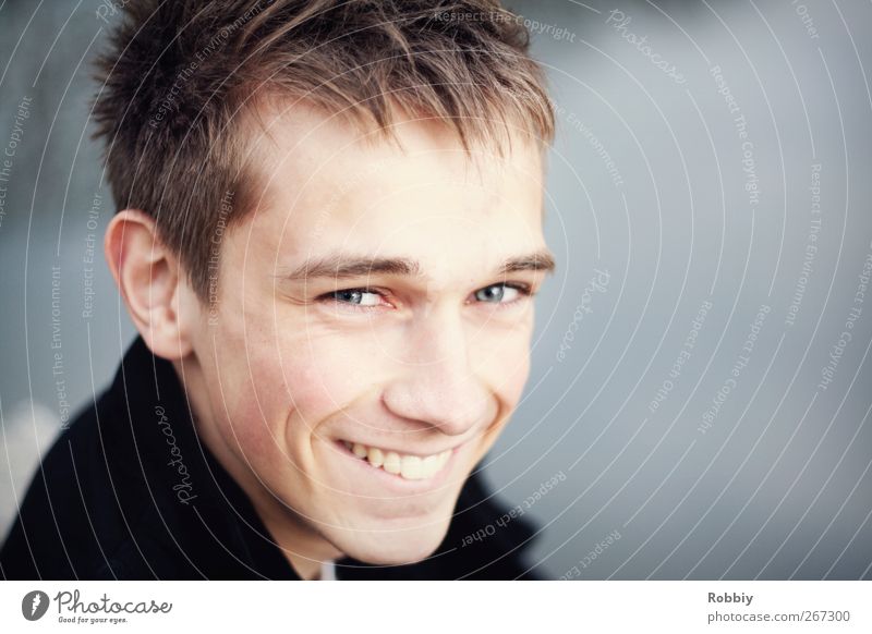 Sourire Naturel Human being Masculine Young man Youth (Young adults) Man Adults Head 1 18 - 30 years Smiling Laughter Looking Happiness Blue Gray Joy Happy