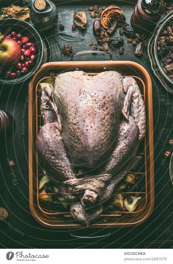 Whole turkey preparation Food Meat Herbs and spices Nutrition Banquet Style Design Table Party Restaurant Feasts & Celebrations Thanksgiving Christmas & Advent