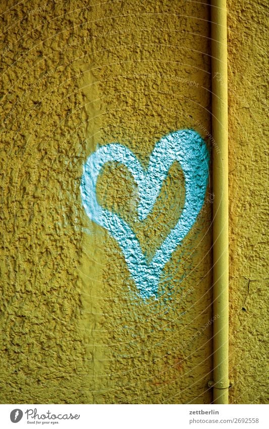 Heart for Gold Love Affection Declaration of love Graffiti Sign Symbols and metaphors Spring fever Emotions Together Relationship Berlin Building