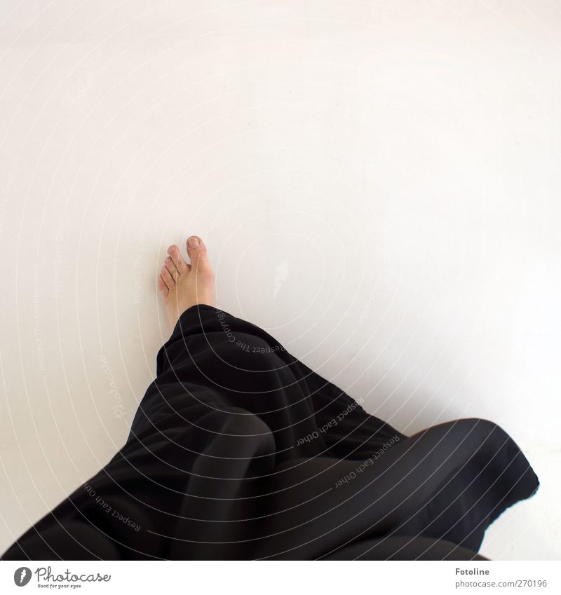 Abu Dhabi {On the way to the Sheikh - for Time.} Human being Feminine Woman Adults Skin Feet Bright Black White Toes Costume Abaya Traditional costume Dress
