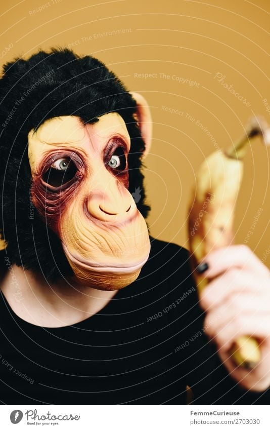 Person with monkey mask starring at banana Joy 1 Human being Nutrition Food Fruit Banana Evolution eating behaviour Monkeys Chimpanzee Carnival Carnival costume