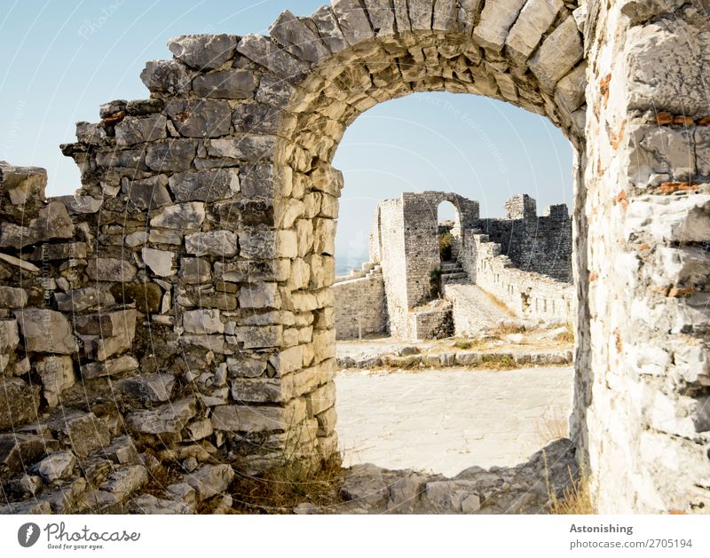 old gate Environment Nature Sky Advice Albania Town Old town House (Residential Structure) Ruin Gate Manmade structures Building Wall (barrier) Wall (building)