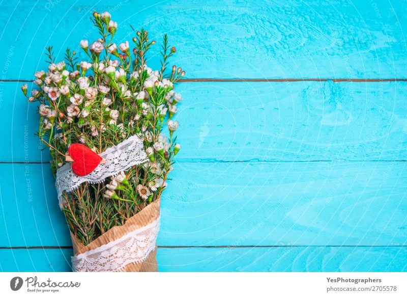 White flower bouquet with a red heart on a blue background. Decoration Desk Feasts & Celebrations Valentine's Day Mother's Day Wedding Birthday Workplace Flower