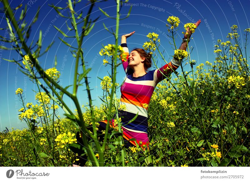 rap girl Happy Healthy Enthusiasm Well-being Feminine Young woman Youth (Young adults) 1 Human being Self-confident feminine Canola Field Canola field Dress