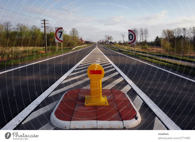 Route to the WM Village Deserted Traffic infrastructure Road traffic Street Road sign Yellow Gray Red White Arrangement Street refuge Division Speed limit