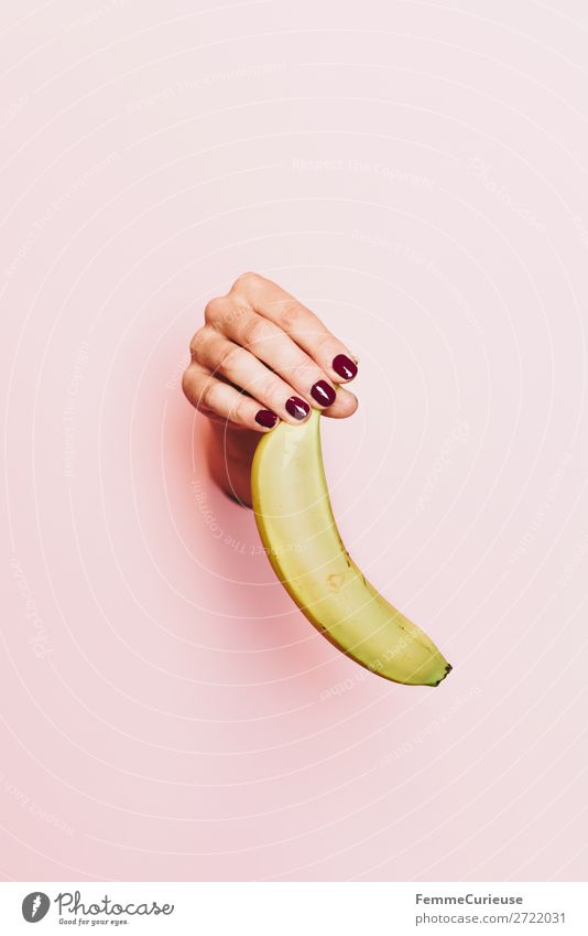 Hand of a woman holding a banana Food Breakfast Buffet Brunch Picnic Organic produce Vegetarian diet Diet Feminine 1 Human being Healthy Banana Fruit